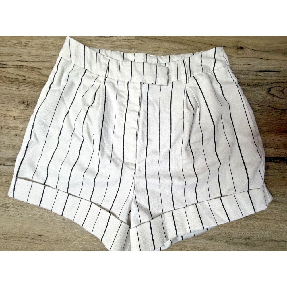 Forever 21 Women’s Black & White Striped Shorts Size S NWOT